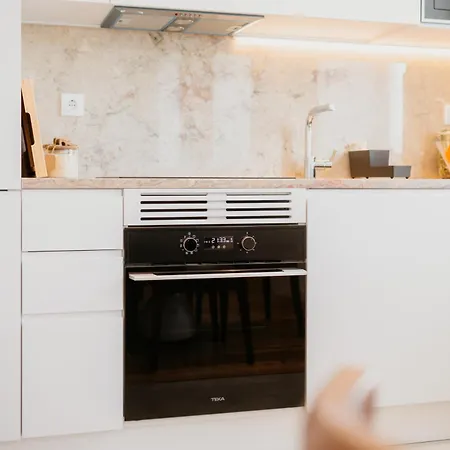 Mary Orange - No 236 1d - Chick & Cozy Two-bedroom